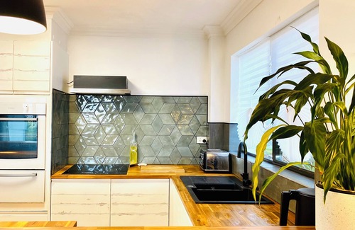 Bilambil Heights Apartment | 2br Apartment, Pool, 12 mins to GC Airport