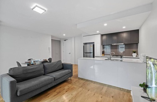 South Brisbane Apartment | 2BR Apartment in Prime Location