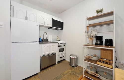 Garment District Apartment | 2BR Apartment Near Times Square!