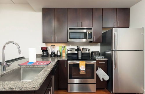 Center City West Apartment | 2BR Apartment near Rittenhouse