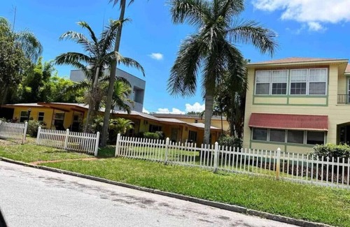 Crescent Lake Apartment | 2BR Apt at Crescent Lake!