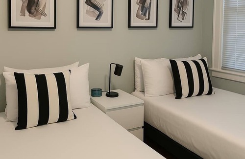 Wrigleyville Apartment | 2BR Apt Beautifully Furnished