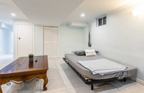 Little Italy Apartment | 2BR Apt - Close to Trinity Bellwoods Park!