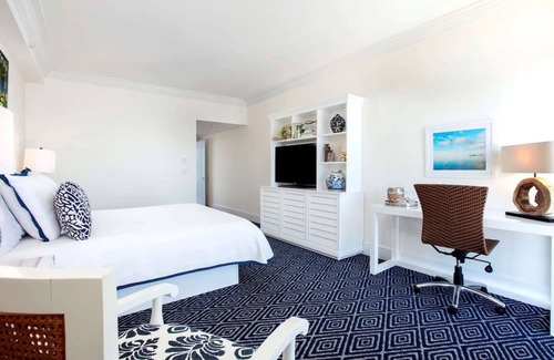 Key West Hotel | 2BR Apt in Oceanview Resort w/Sunset Cruises & Poolside Relaxation