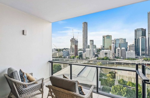 South Brisbane Apartment | 2BR Apt in South Brisbane with Spectacular View