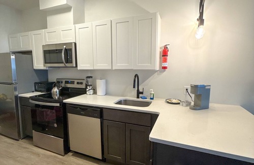 Elizabeth Apartment | 2BR apt near EWR 1789