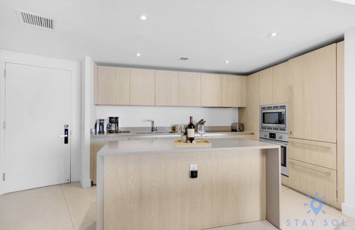 Hollywood South Central Beach Apartment | 2BR Apt with Amazing Ocean View Balcony & Pool