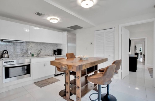 South Beach Apartment | 2BR Art Deco Retreat Steps Away from the Beach