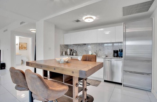 South Beach Apartment | 2BR Art Deco Retreat Steps Away from the Beach