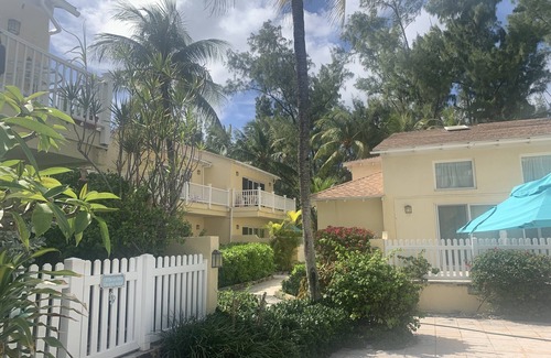 Paradise Island Condo | 2BR Beachfront Condo - Paradise Island - Direct Beach Access & Steps to Atlantis