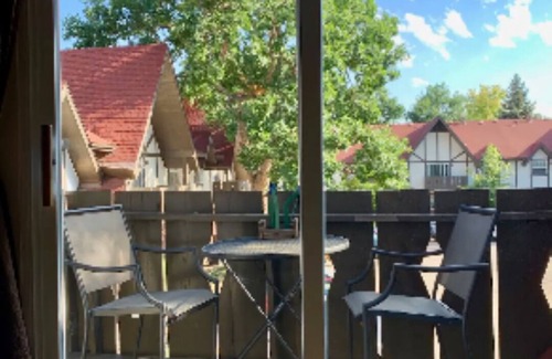 Glenwood Grove - North Iris Condo | 2BR, Beautifully Remodeled, Central, HAPPY PLACE!