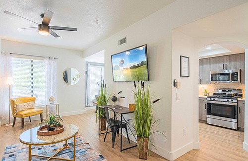 North Scottsdale Condo | 2BR beside Westin Kierland | Pool, Gym, Shopping