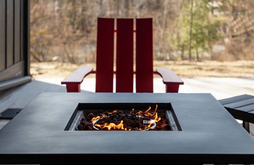Bellaire Apartment | 2BR Boutique Resort Family Suite w/Hot Tubs, Sauna, Patio, & More!