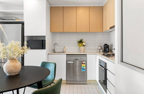 Adelaide Central Business District Apartment | 2BR CBD Apt. Swimming Pool/Sauna/SPA/CBD