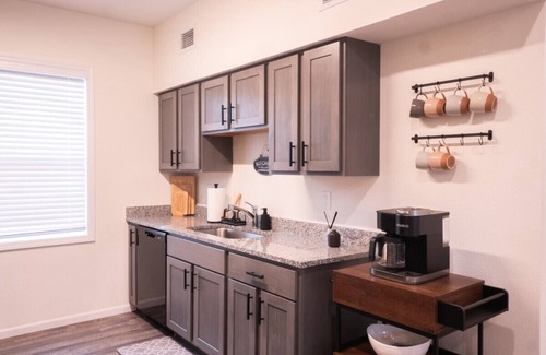 Lawrence Apartment | [2BR] Chic Retreat>Min KU/Mass