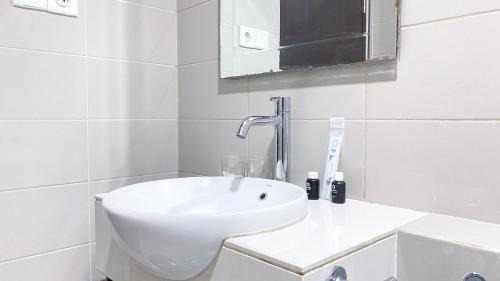 Jakarta Apartment | 2BR Citralake Suites 2nd Floor Comfy Easy Access Apartment By Travelio