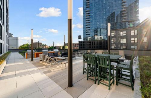 River North Hotel | 2BR City Escape Bright Sleek Spacious