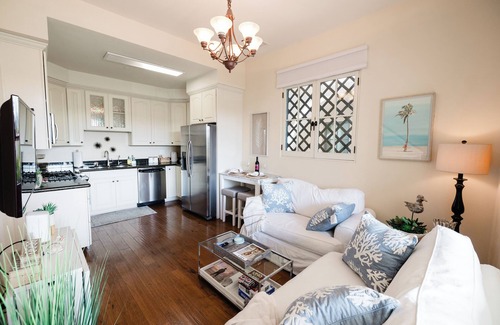 The Mesa Condo | 2BR Coastal/Condo/Minutes 2 Beaches, Dining & Shops.Ocean Views & Sunsets!