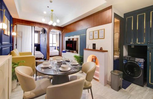 Pinang Apartment | 2BR Collins Art Deco W Pool