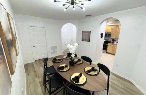 West Kissimmee Condo | 2BR Condo Close to Disney | Gated, Pool & Hot Tub