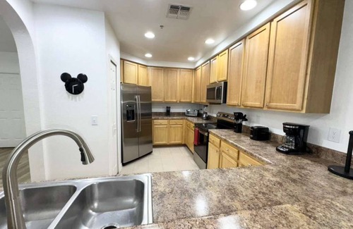 West Kissimmee Condo | 2BR Condo Close to Disney | Gated, Pool & Hot Tub