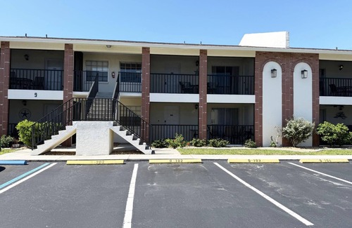 Englewood South Condo | 2BR Condo – Clubhouse, Pool, Near Beaches