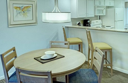 Florida Center Condo | 2br Condo Fun w/family Close to Disney!