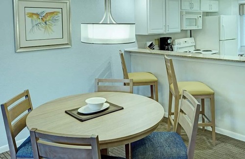 Florida Center Condo | 2br Condo Fun w/family Close to Disney!