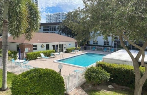 Bel Air Condo | 2BR Condo in Gardens by the Sea – 3-Min Walk to Secluded Beach + Heated Pool