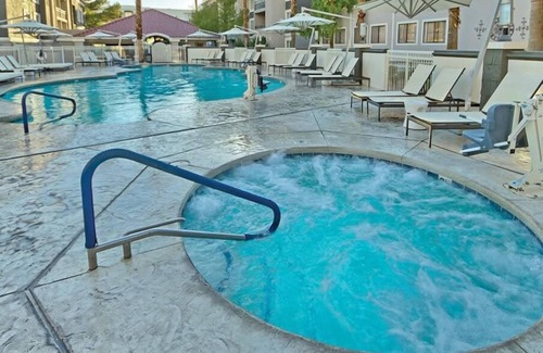 Las Vegas Condo | 2br Condo Las Vegas Fun in the Sun!
