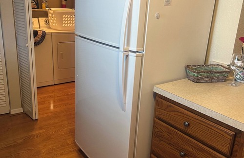 Englewood Condo | 2BR Condo w/Pool, Wi-Fi & Parking – Walk to Groceries, 3 Miles from Beach