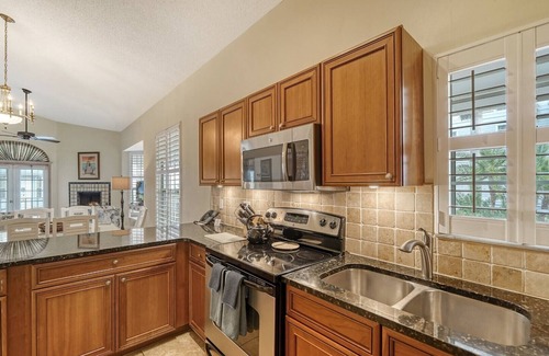 Whitney Beach Cottage | 2BR Cottage Bay Views Bayside