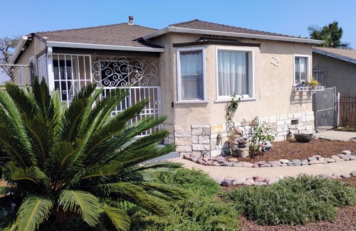 Harbor Gateway North House | 2br Cottage near Intuit, Lax,& Sofi
