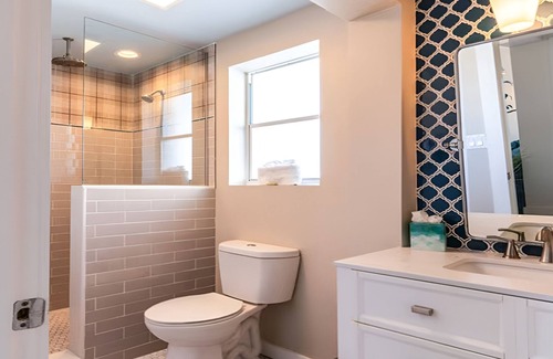 Captiva Hotel | 2BR Cottage w/Porch | Outdoor Swimming Pools | Close to the Beach | Parking