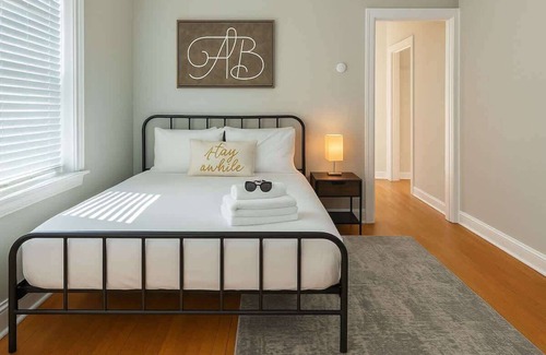 Cragin Apartment | 2BR Cozy & Functional Unit
