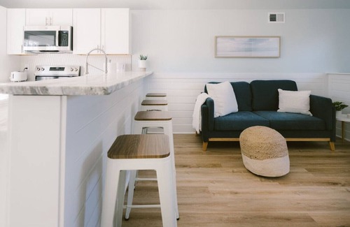 Wilmington House | 2BR Cozy Hideaway 10 Min from Beach + King Bed