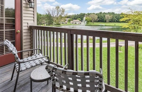 Lake Delton Condo | 2br Deluxe Condo in Wilderness Setting!