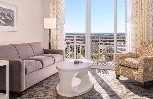 Daytona Beach Hotel | 2br Deluxe Unit-Beach, Lazy River & Near Nascar!