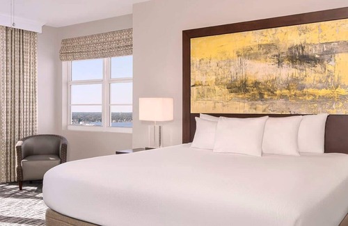 Daytona Beach Hotel | 2br Deluxe Unit-Beach, Lazy River & Near Nascar!