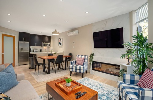 Whistler House | 2BR + Den | Gables | Epic Location Near Gondolas | Private Balcony | Fireplace | Parking