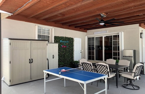 Flagami House | 2BR+Den, Heated Pool, Parking, Located near prime attractions