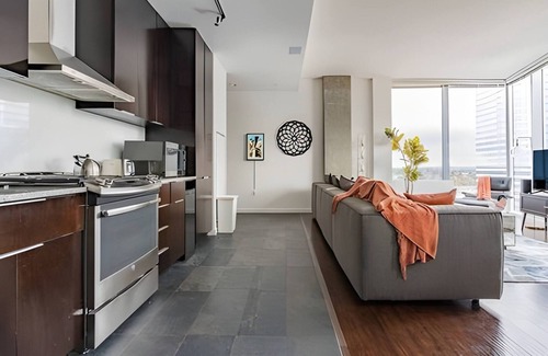 West Bellevue Apartment | 2BR+Den Penthouse | Gym, Pool |Bellevue| Sophari A