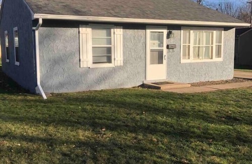 Sioux Falls House | 2BR Dog Friendly House|Firepit
