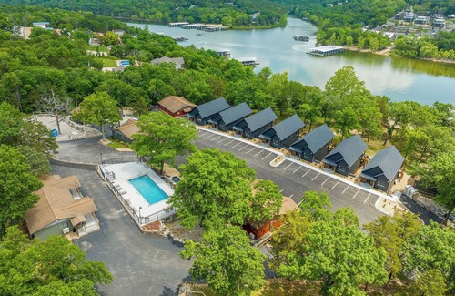 Kimberling City Cabin | 2BR Duplex Cabin w/Community Pool + Boat dock