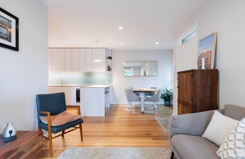 Elsternwick House | 2BR Elsternwick Escape with Courtyard