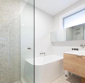 Elsternwick House | 2BR Elsternwick Escape with Courtyard