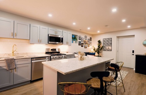 West Englewood Apartment | 2BR Englewood Apartment 15 Min Fr Downtown