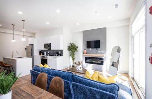 North Philadelphia West Apartment | 2BR - Fairmount Park -10 mins to DT - Sleeps 10