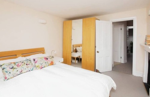 Fortune Green Apartment | 2BR flat with roof terrace
