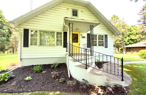 Saint Joseph House | 2BR, Game Room, Private Outdoor Space with Fire-pit